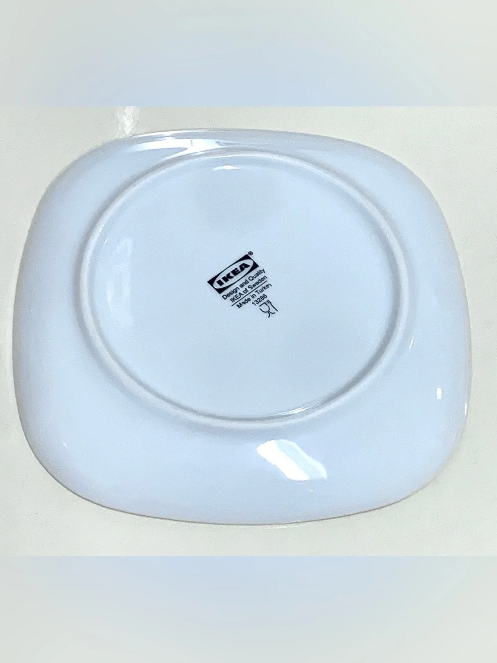 White IKEA VARDERA 13286 Soft Angle Square Dinner Plate
